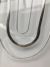 Load image into Gallery viewer, Trendy 18k gold plated stainless steel jewelry for any occasion Durable 18k gold plated stainless steel jewelry for everyday wear Minimalist 18k gold plated stainless steel jewelry Classic 18k gold plated stainless steel jewelry design Chic 18k gold plated stainless steel jewelry for fashion-forward individuals Gorgeous 18k gold plated stainless steel jewelry with intricate details