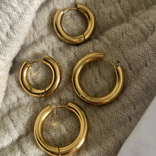 Load image into Gallery viewer, Trendy 18k gold plated stainless steel jewelry for any occasion Durable 18k gold plated stainless steel jewelry for everyday wear Minimalist 18k gold plated stainless steel jewelry Classic 18k gold plated stainless steel jewelry design Chic 18k gold plated stainless steel jewelry for fashion-forward individuals Gorgeous 18k gold plated stainless steel jewelry with intricate details
