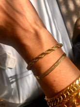 Load image into Gallery viewer, Trendy 18k gold plated stainless steel jewelry for any occasion Durable 18k gold plated stainless steel jewelry for everyday wear Minimalist 18k gold plated stainless steel jewelry Classic 18k gold plated stainless steel jewelry design Chic 18k gold plated stainless steel jewelry for fashion-forward individuals Gorgeous 18k gold plated stainless steel jewelry with intricate details