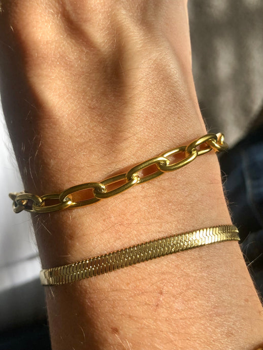 Our Bold Paperclip Bracelet is beautiful on its own but will pair wonderfully to any of your favorite bracelets. Add your favorite charms to personalize it.      18k plated stainless steel (water resistant)      6.5 inches long with toggle clasp      hypoallergenic 