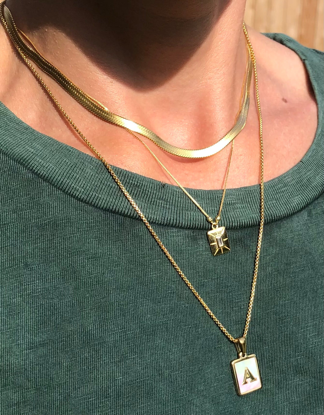 Be on trend by adding our herringbone necklace to any of your favorite necklace stack! It adds a bold statement but still looks classic. It will give the dullest outfit the perfect amount of style and class.   18k gold or 925 sterling silver plated stainless steel  14in or 16in chain with 2in extender 